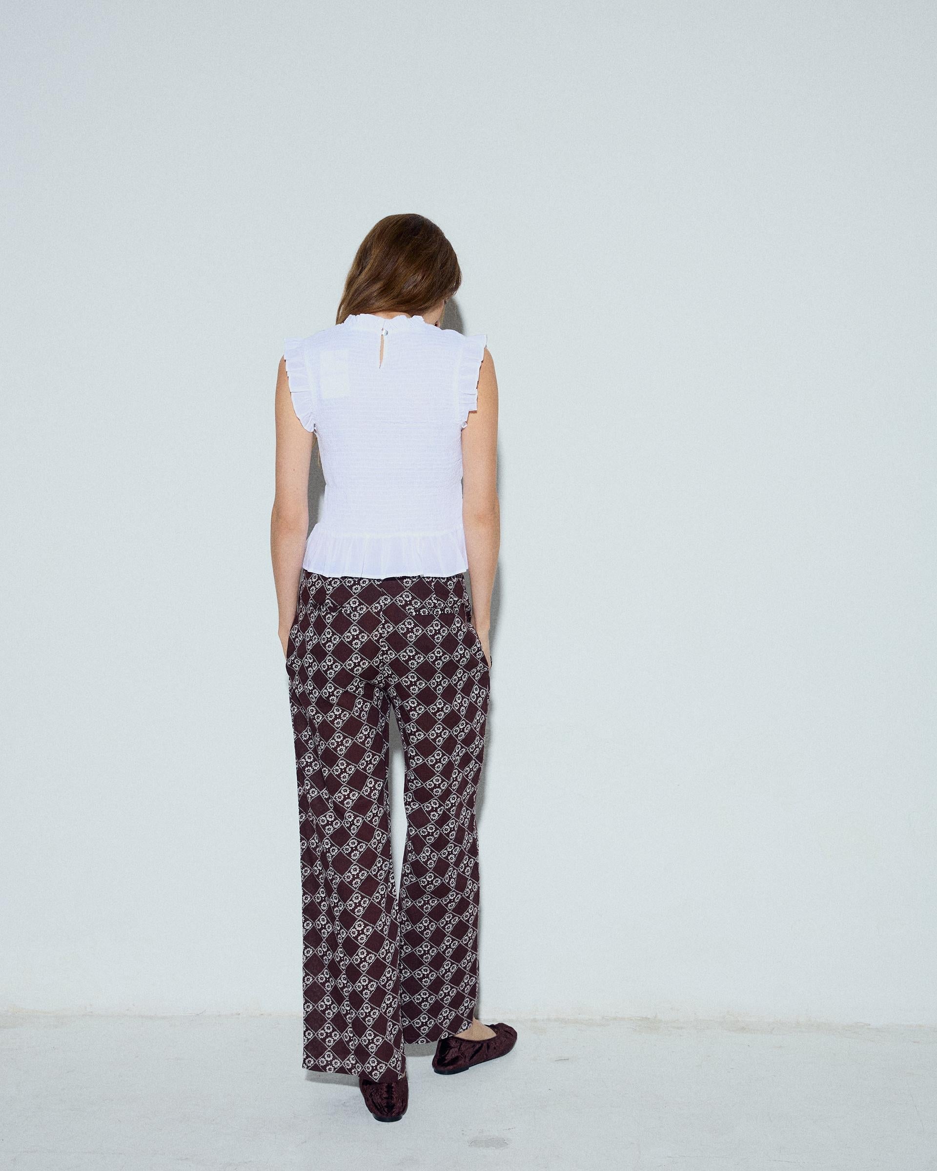 Pantalón Fluido Triple Botón Estampado Floral Marrón