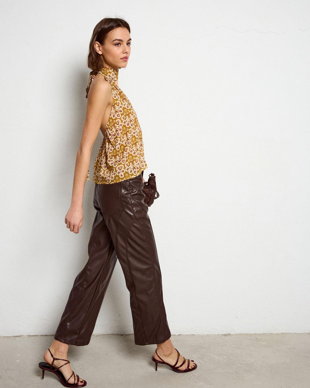 Pantalón Efecto Piel Costuras Marrón