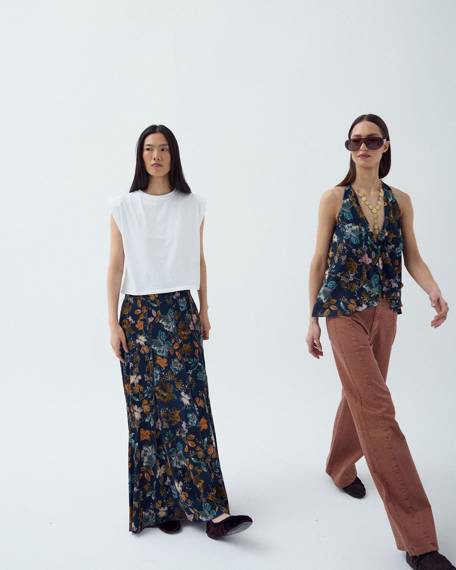 Falda Larga Nervios Estampado Floral Azul Marino
