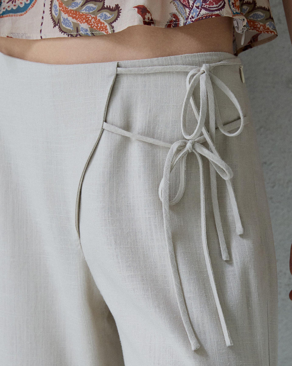 Pantalón Lazadas Bajo Estampado Beige