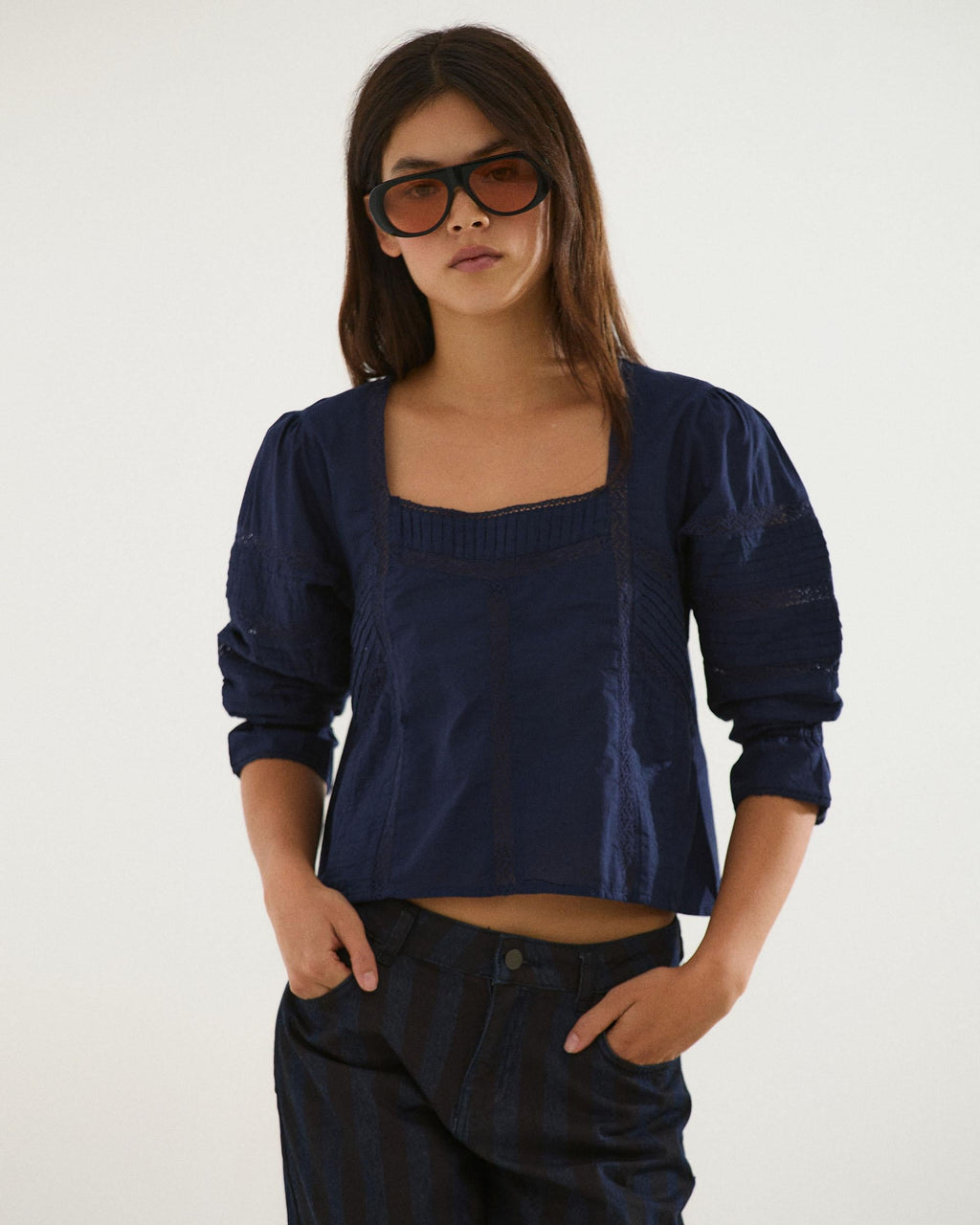 Blusa Escote Cuadrado Puntillas Azul Marino