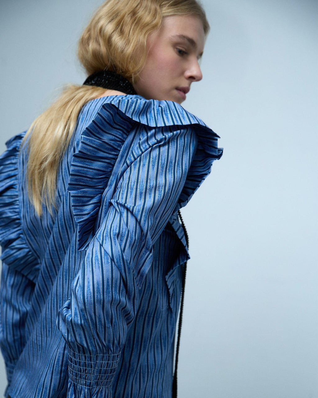Blusa Volantes Estampado Étnico Azul