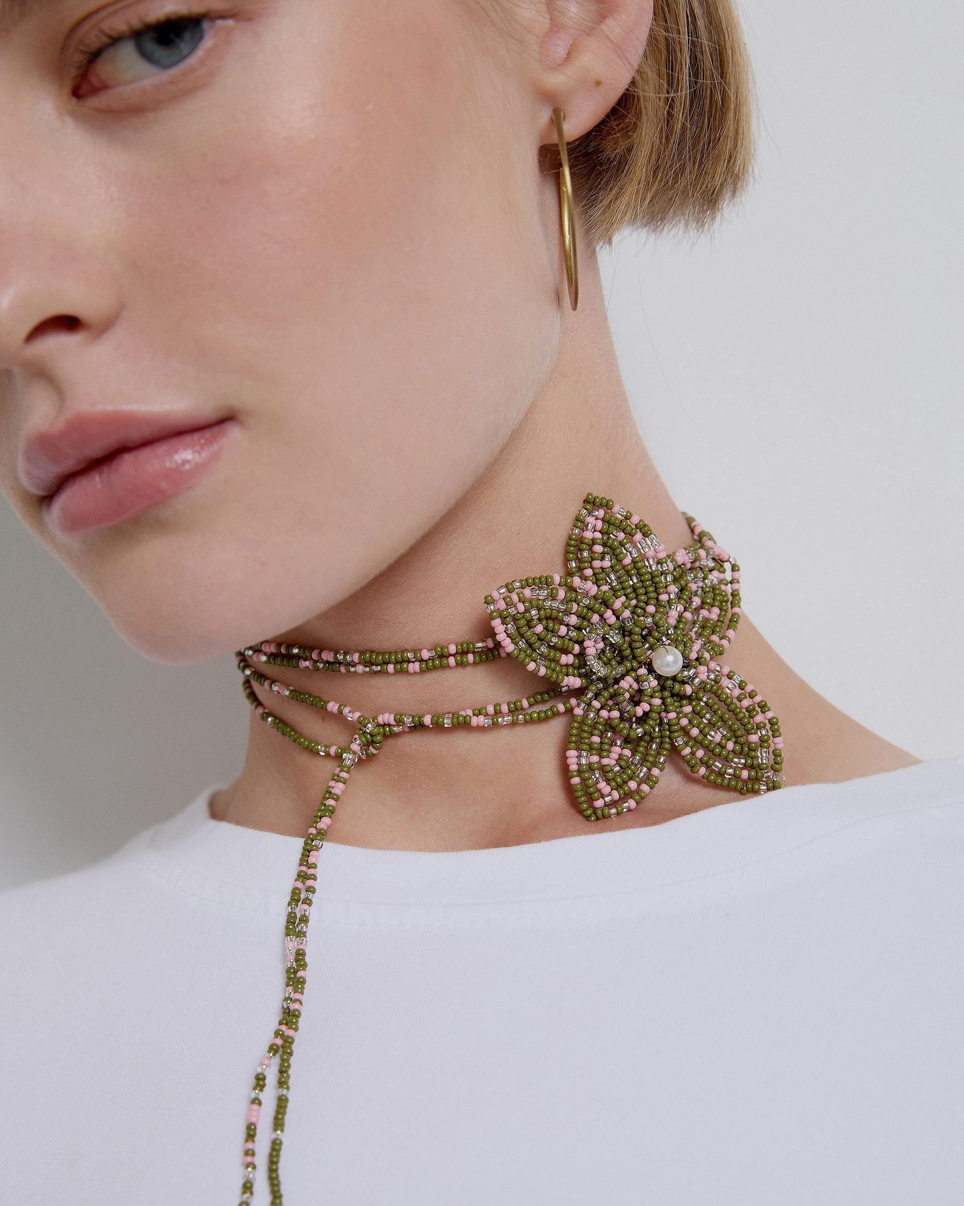 Collar Bolitas Flor Verde