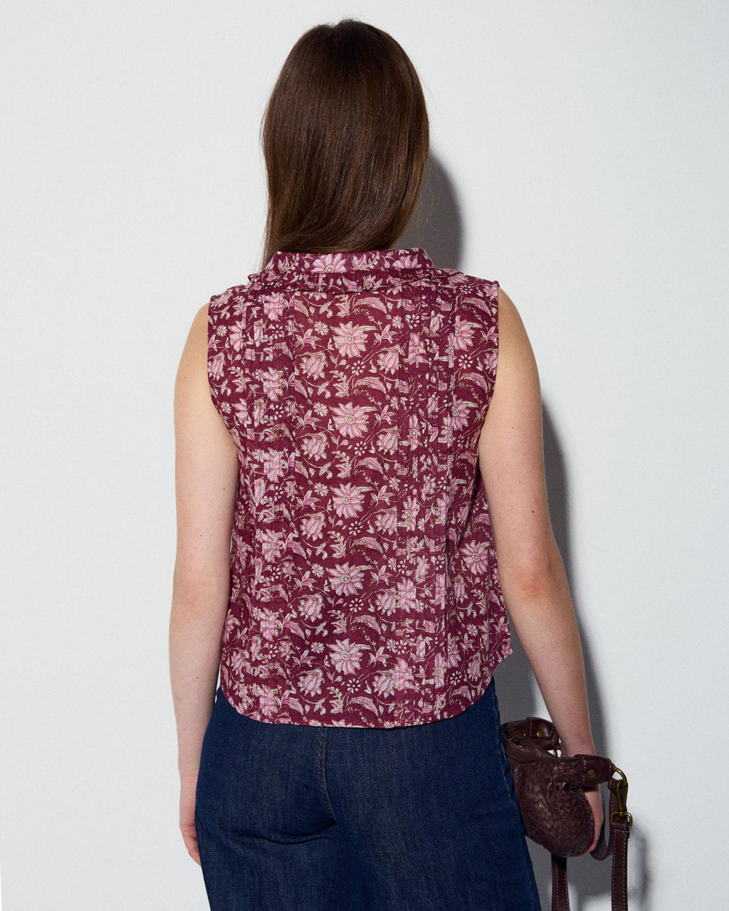 Blusa Sin Mangas Pechera Estampado Floral Granate