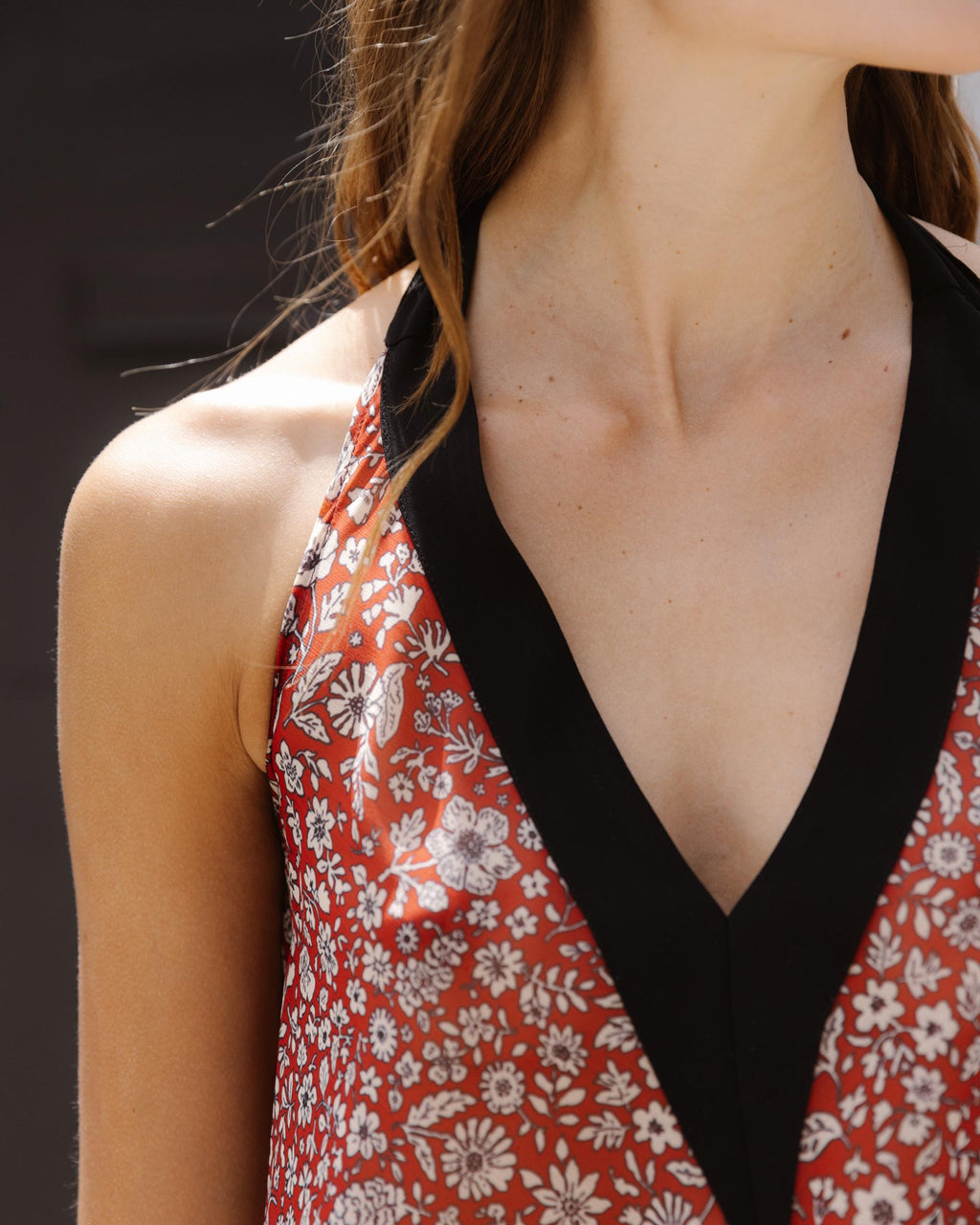 Top Halter Contraste Flores Rojo