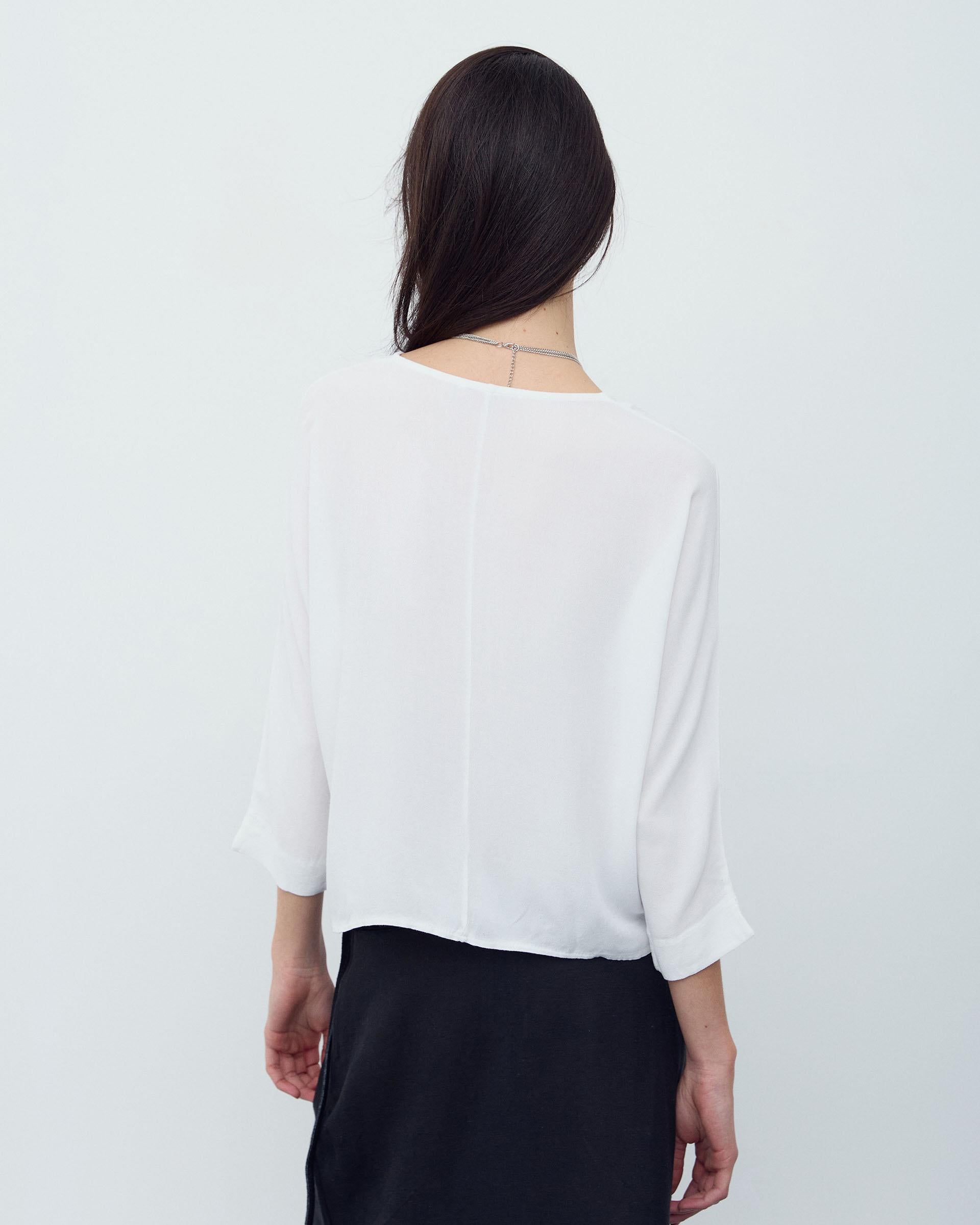 Blusa Básica Escote Pico Blanca