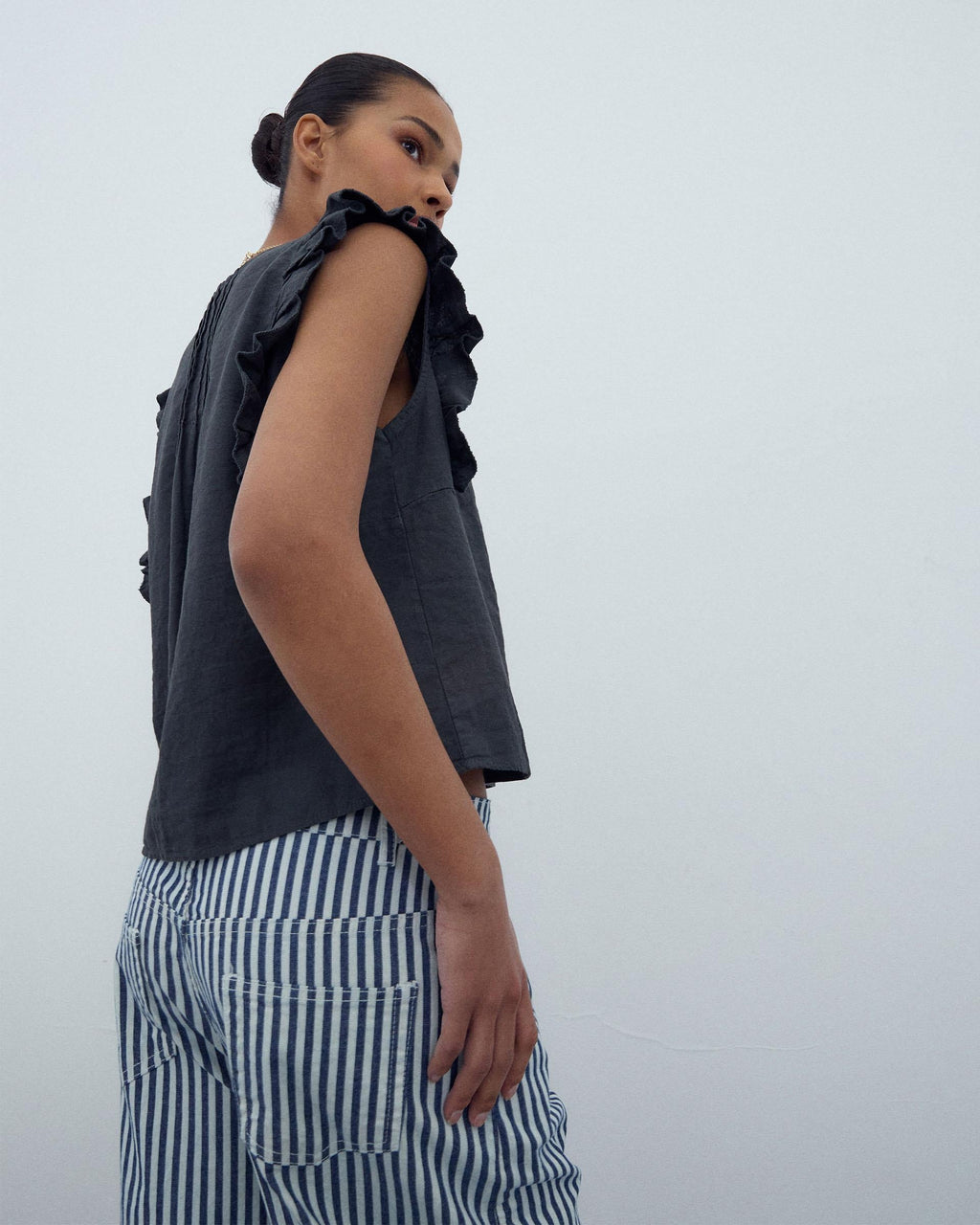 Blusa Sin Mangas Volantes Antracita