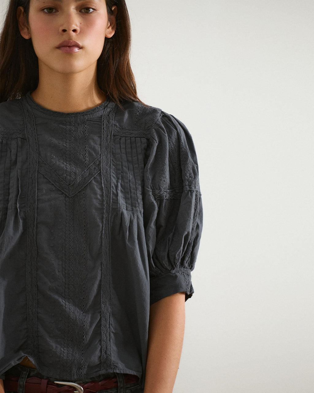 Blusa Manga Francesa Puntillas Jaretas Antracita