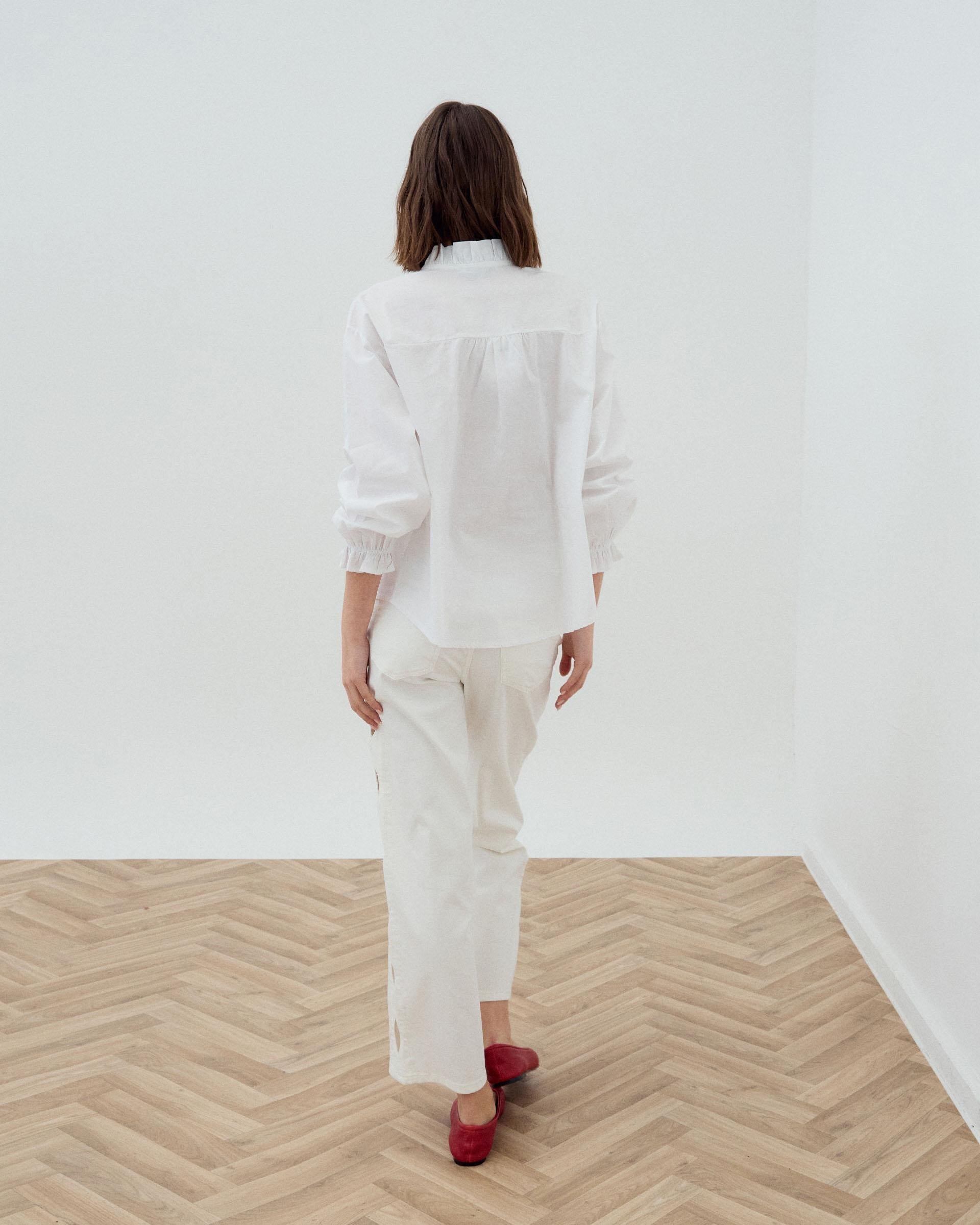 Blusa Escote Pico Volante Blanca