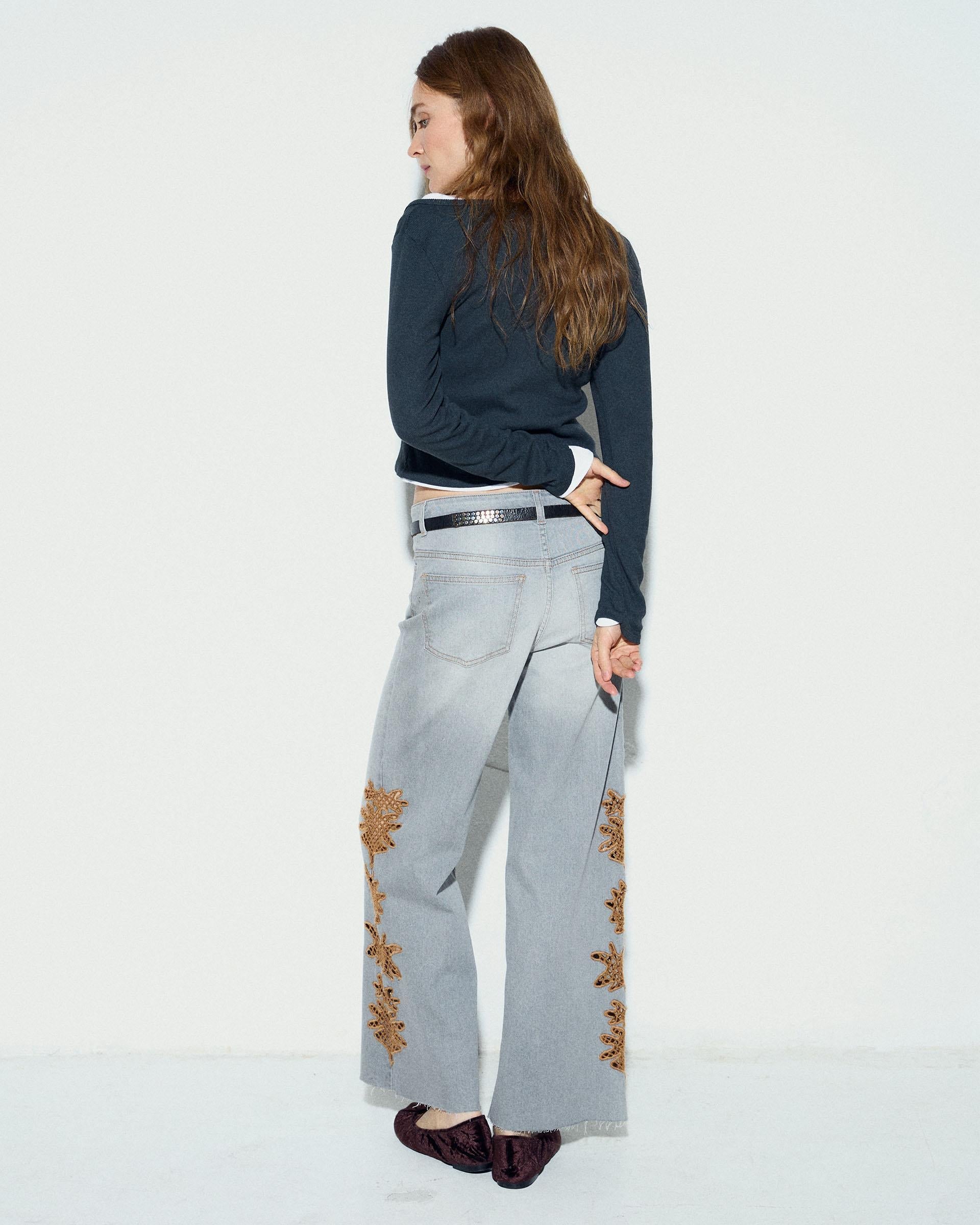 Jeans Detalle Crochet Gris