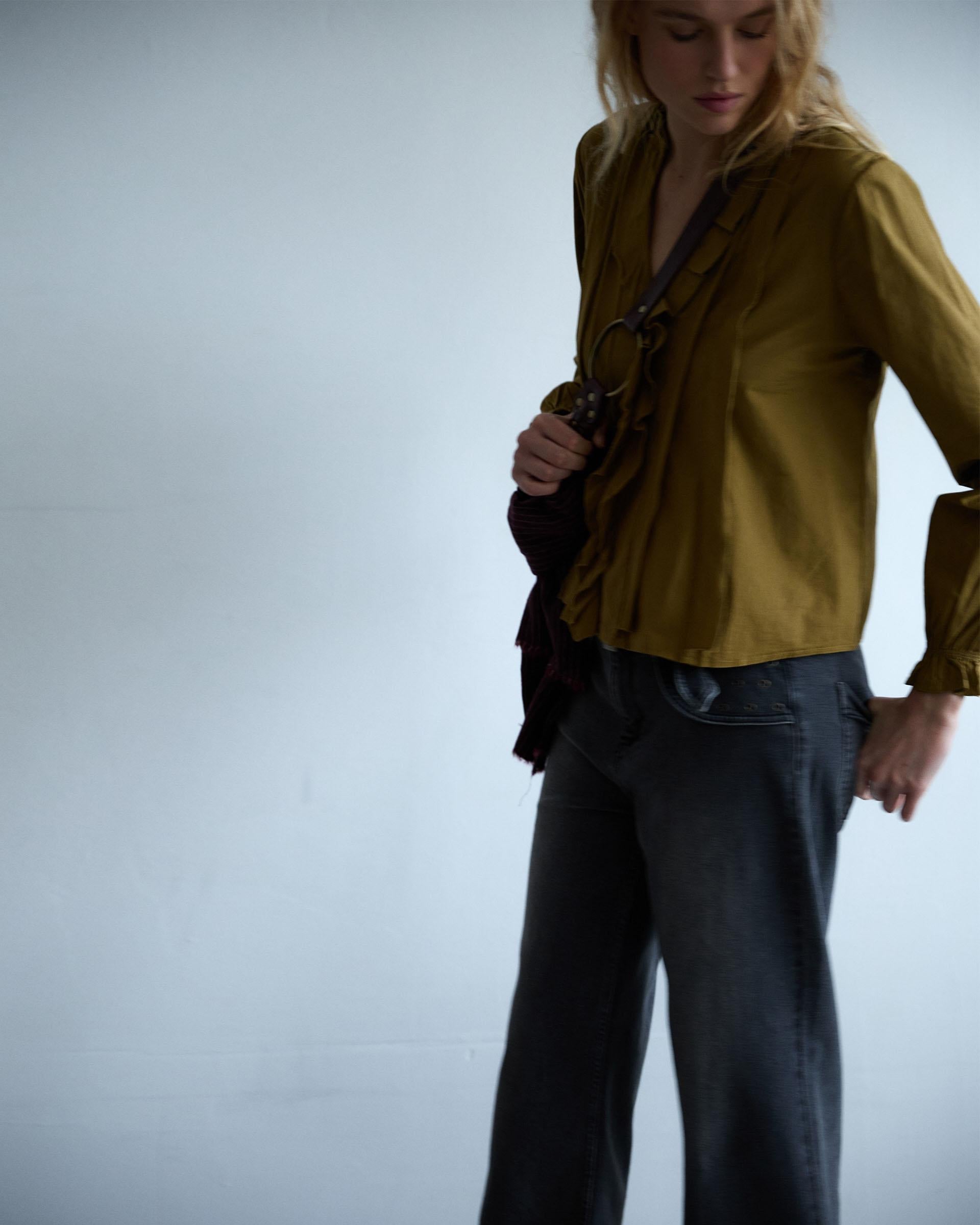 Blusa Escote Pico Volantes Verde