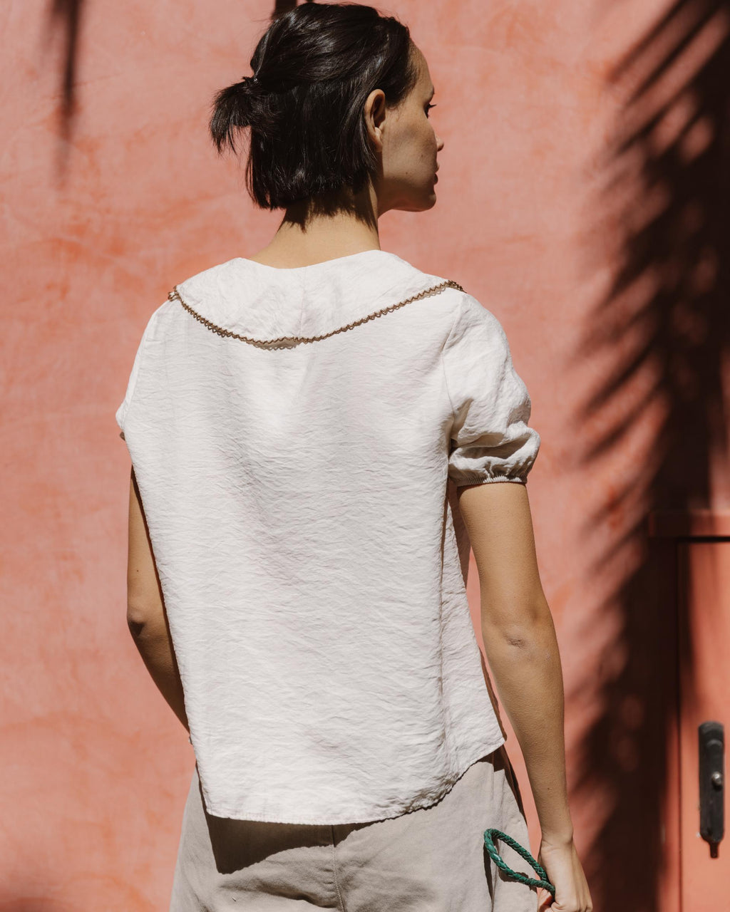 Blusa Volantes Delanteros Vivo Contraste Crudo
