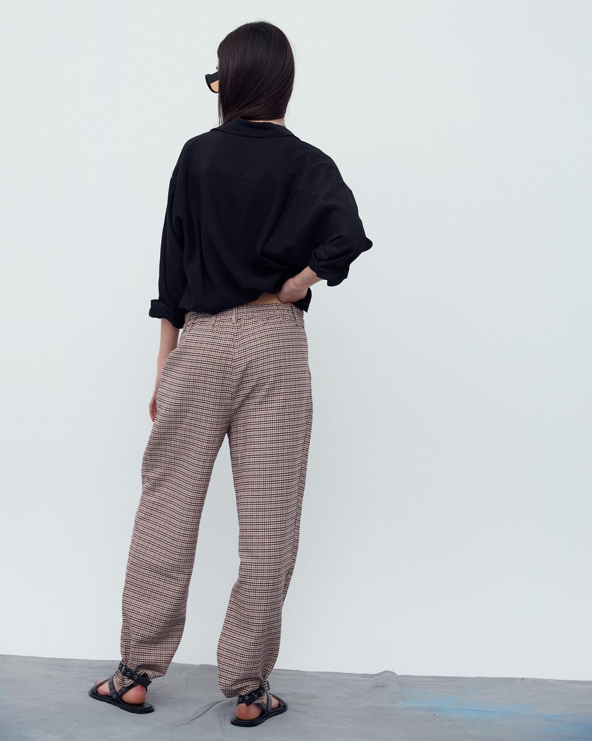 Pantalón Cuadros Pinzas Marrón