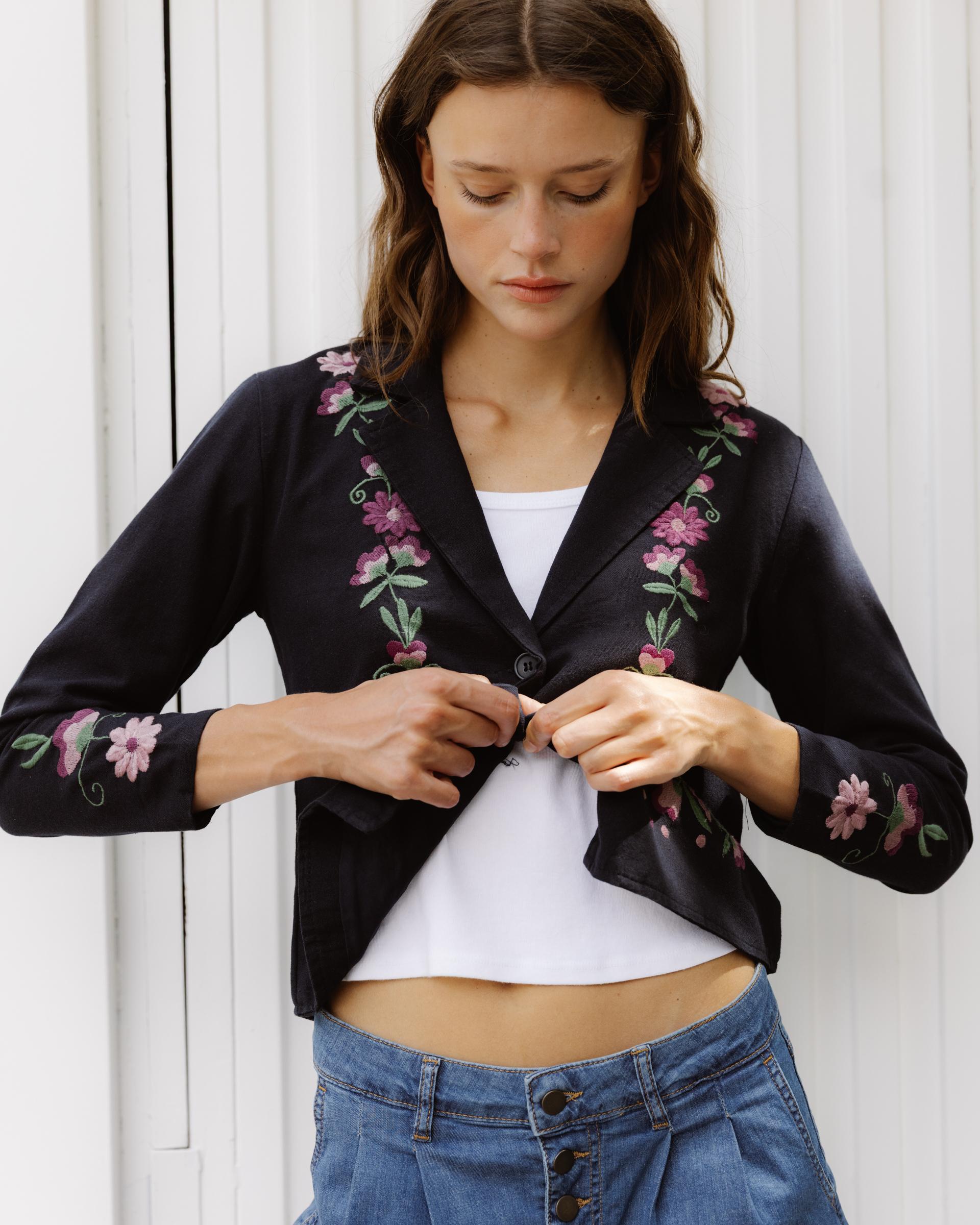 Blazer Bordados Florales Negro