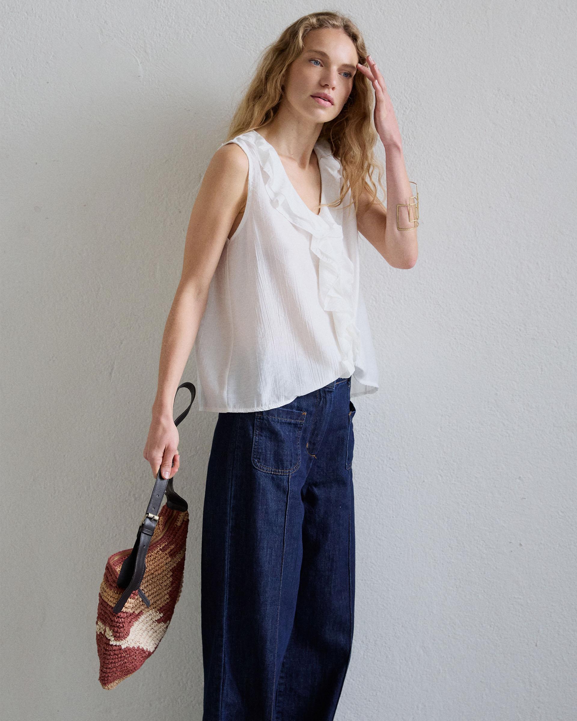 Blusa Sin Mangas Volantes Escote V Blanca