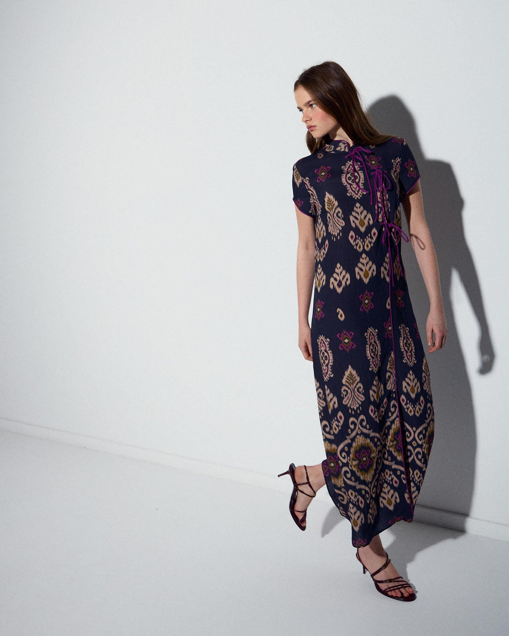 Vestido Lazadas Estampado Étnico Azul Oscuro