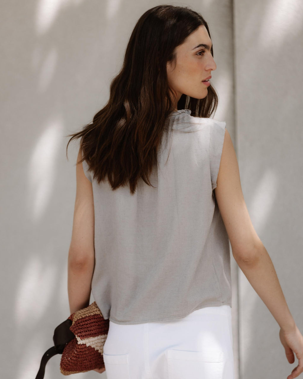 Top Lino Volante Cuello Taupe