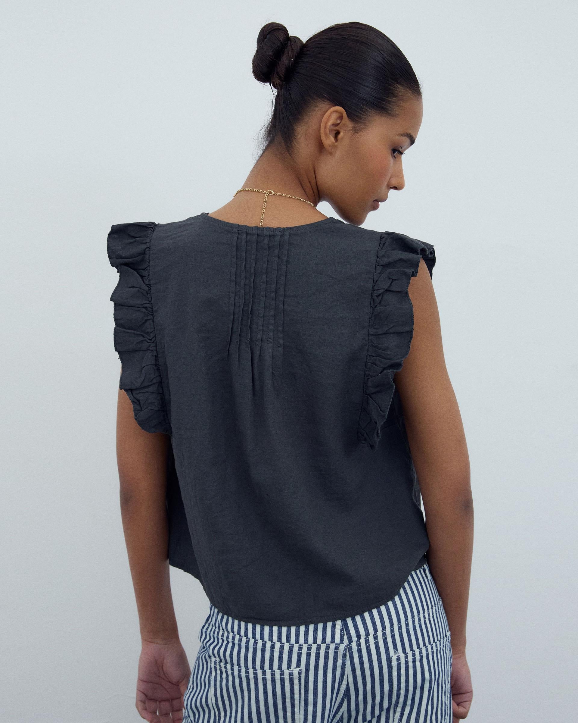Blusa Sin Mangas Volantes Antracita