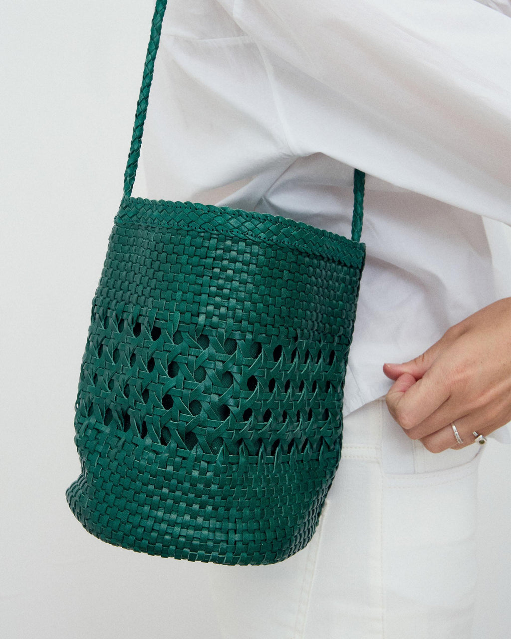 Bolso Bucket Piel Trenzada Verde