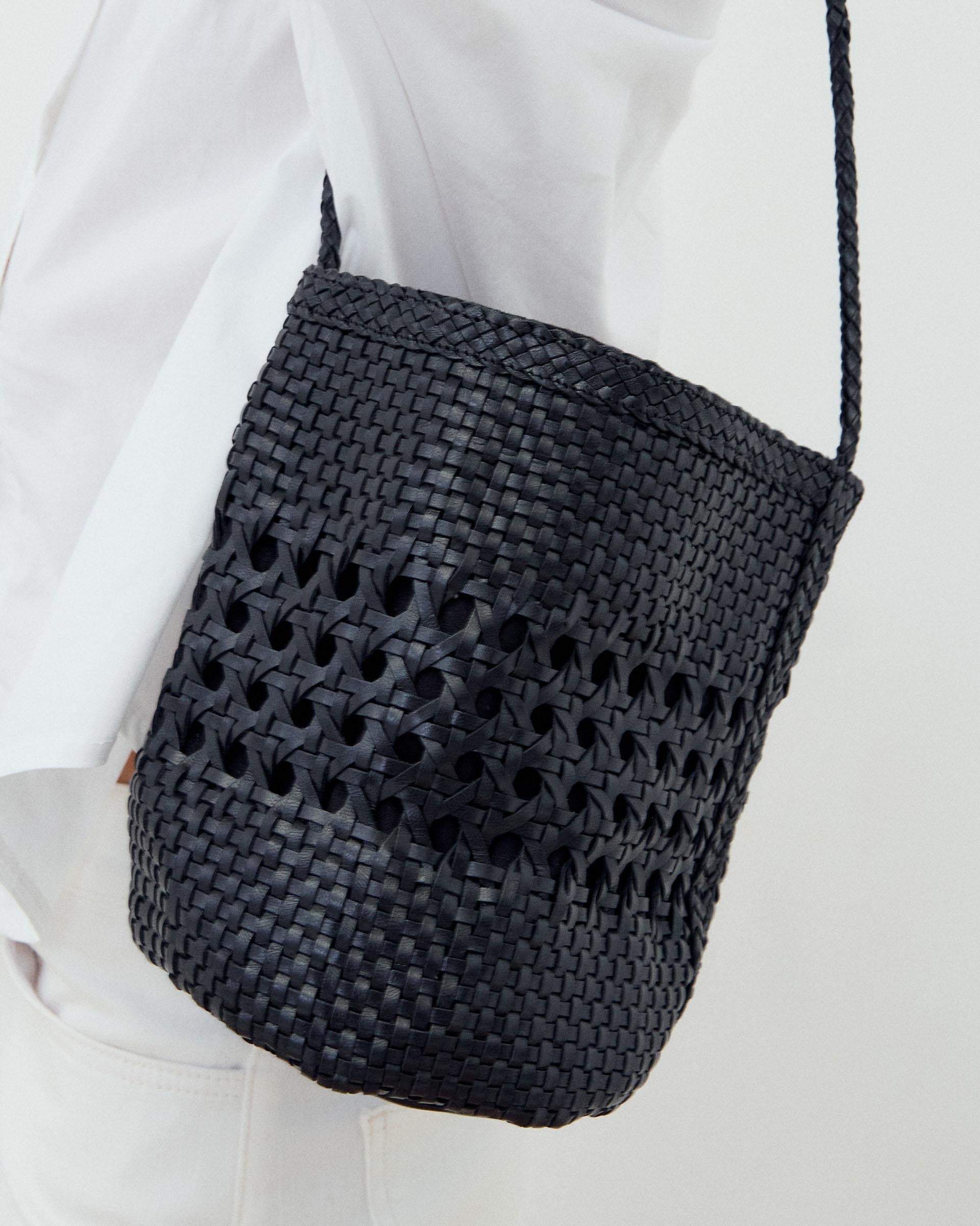 Bolso Bucket Piel Trenzada Negro