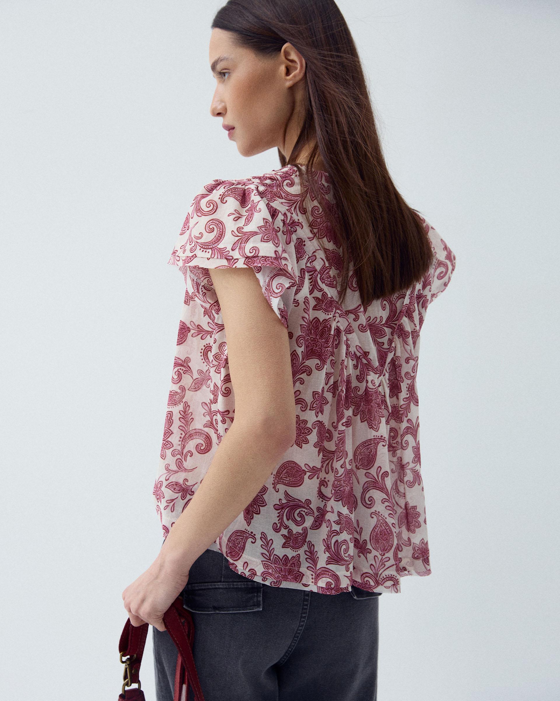 Blusa Gomas Escote Flores Rosa