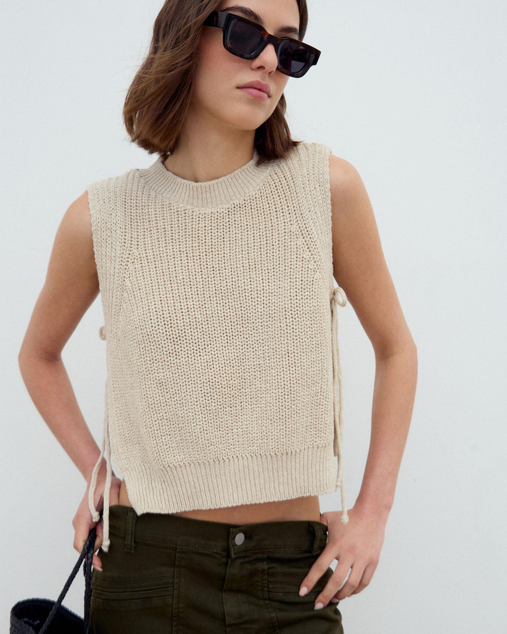 Top Punto Lazadas Laterales Beige