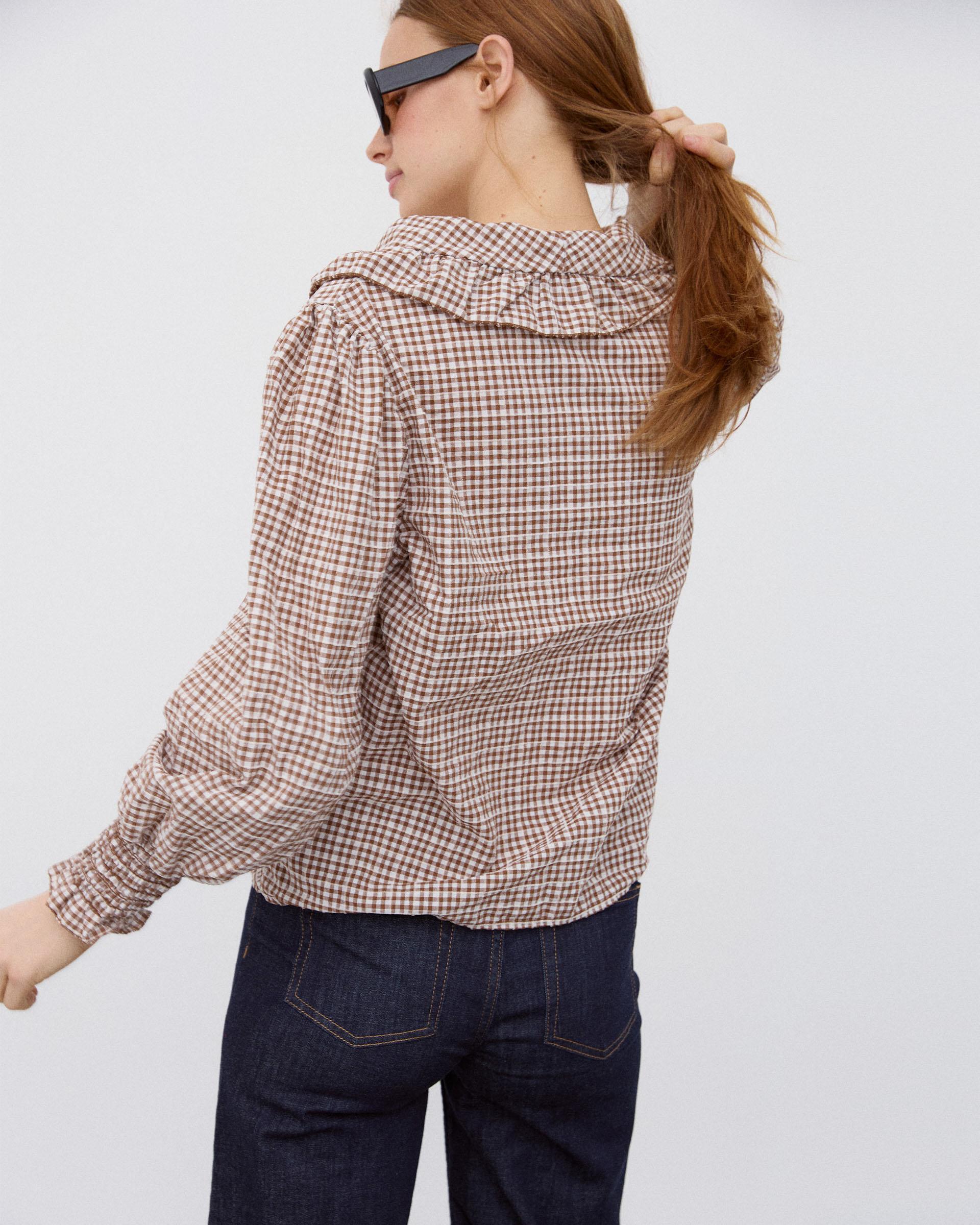 Blusa Volante Cuello Vichy Marrón
