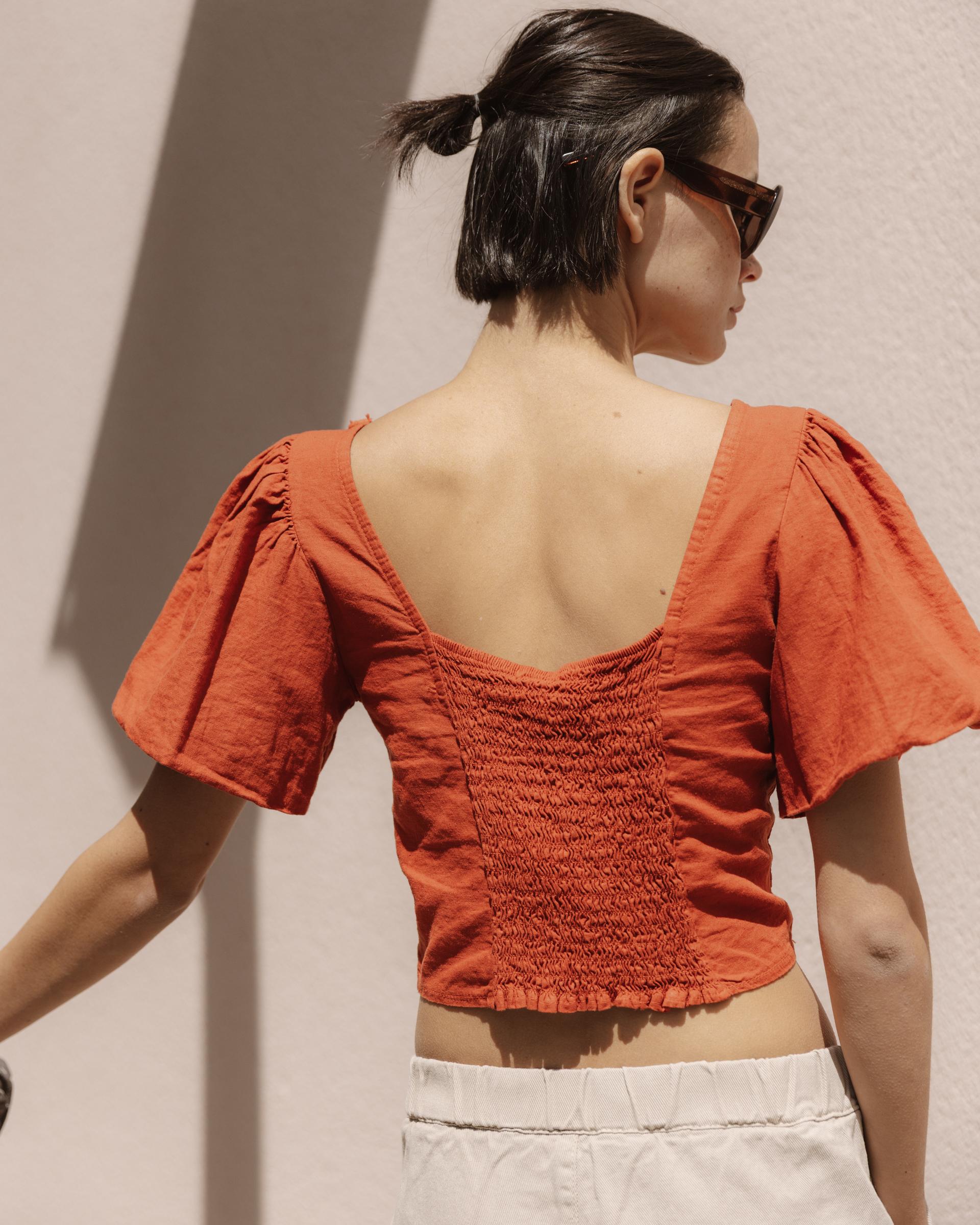 Top Manga Abullonada Escote Espalda Naranja