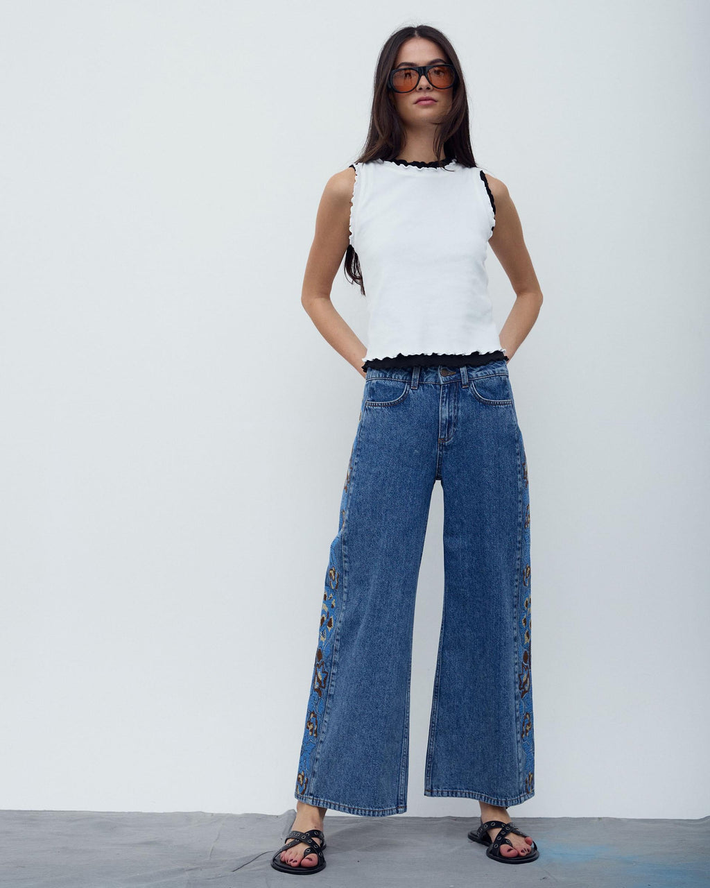 Jeans Bordados Flores Laterales Azul
