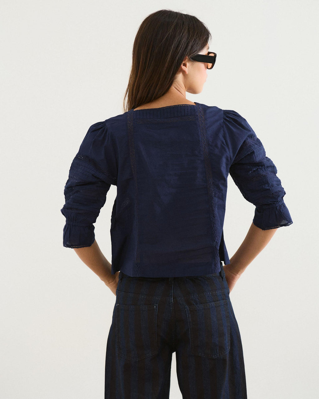 Blusa Escote Cuadrado Puntillas Azul Marino