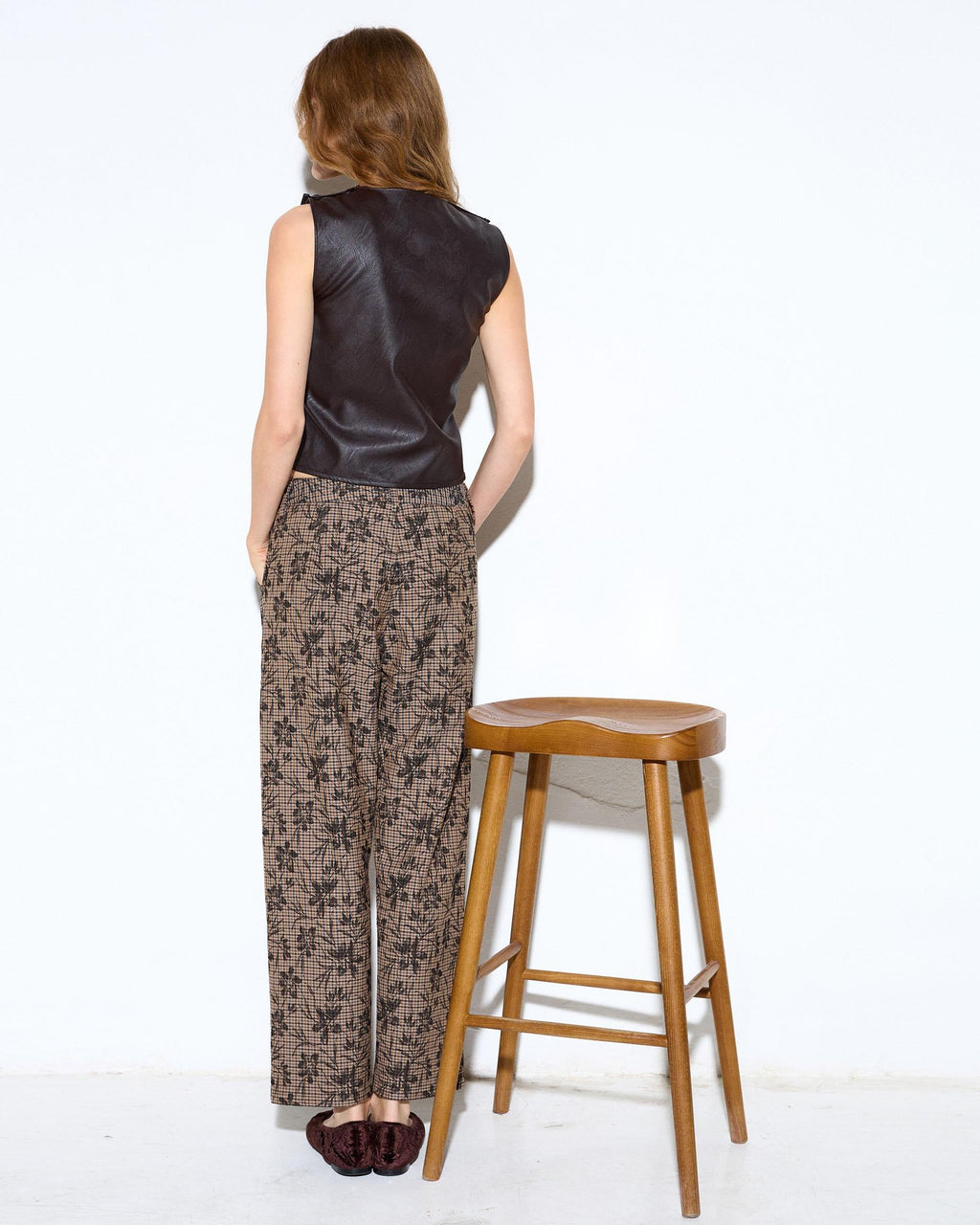 Pantalón Estampado Cuadros Flores Marrón