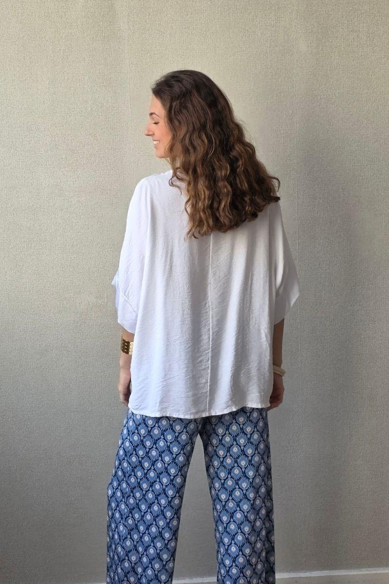 Pantalón estampado fuego con bolsillos azul jeans