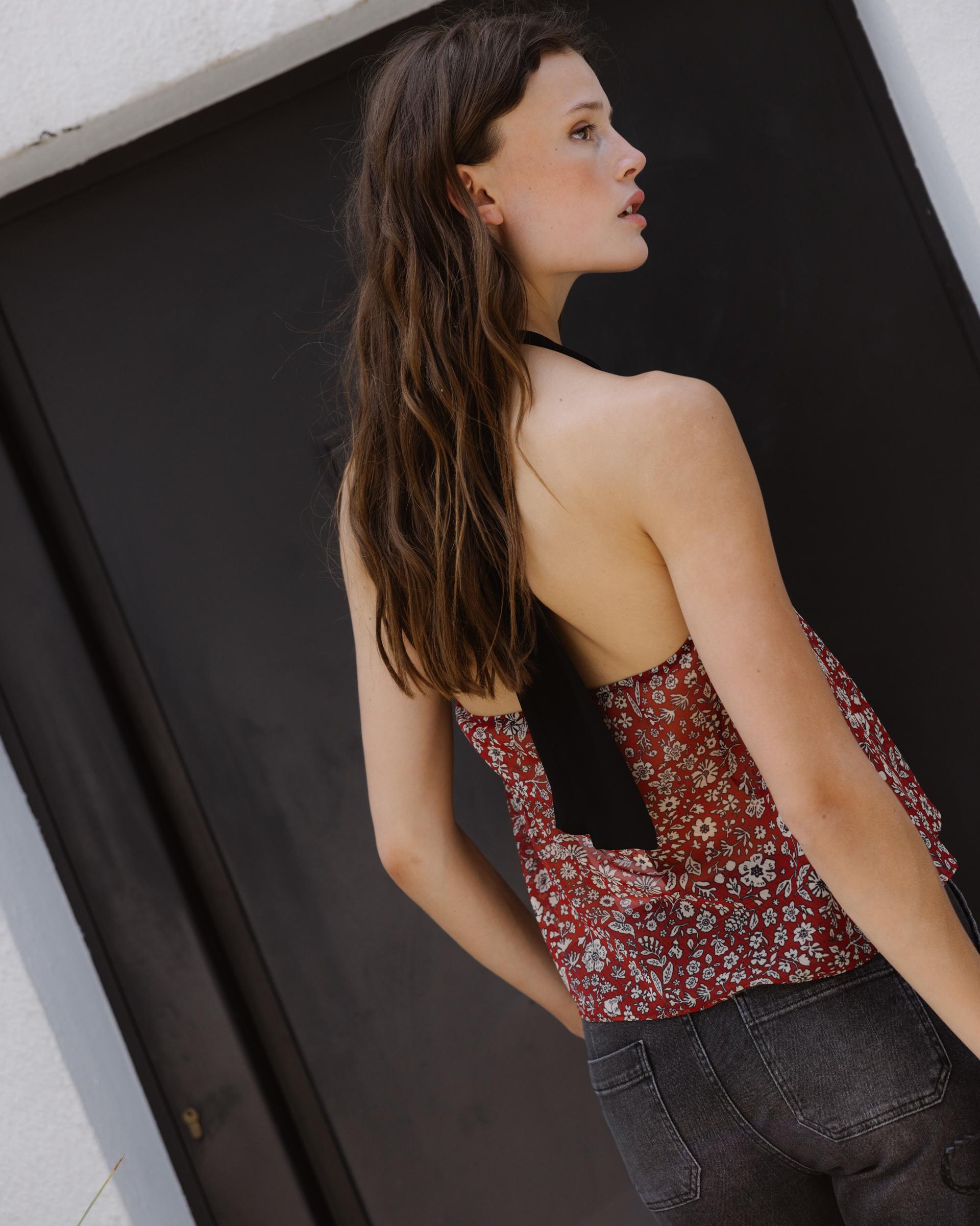 Top Halter Contraste Flores Rojo