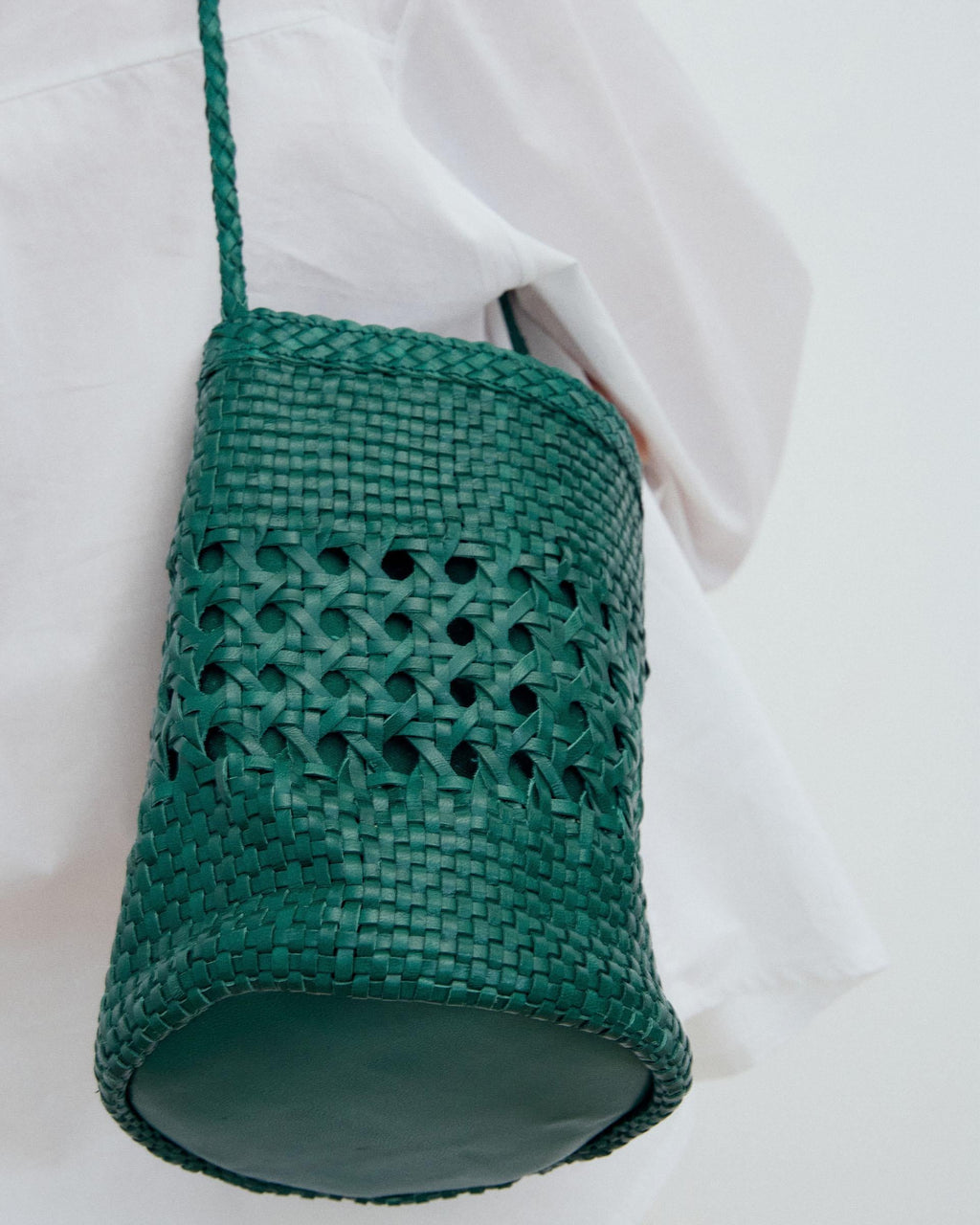 Bolso Bucket Piel Trenzada Verde