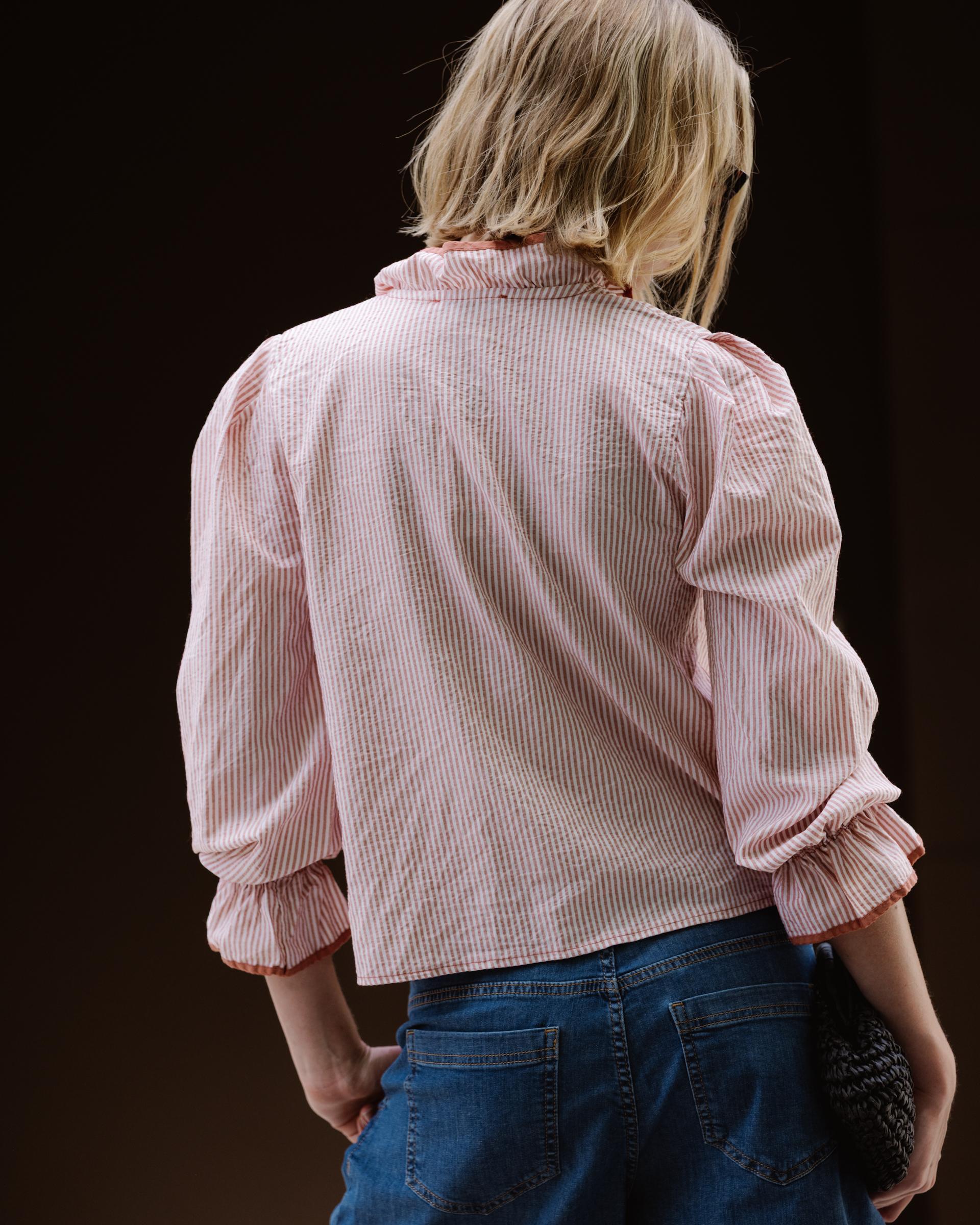 Camisa Volante Lateral Ribete Rosa