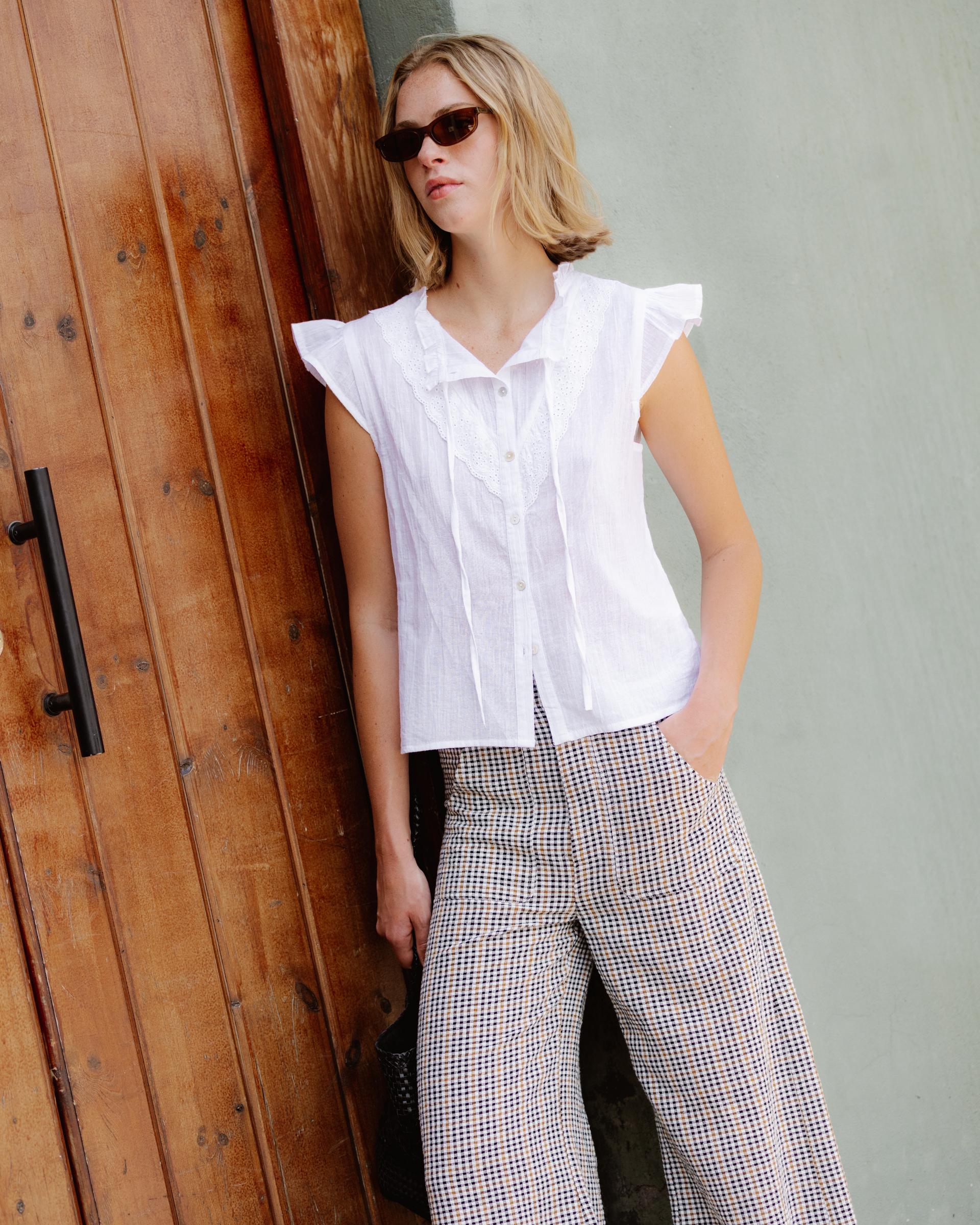Blusa Sin Manga Volante Troquelados Blanca
