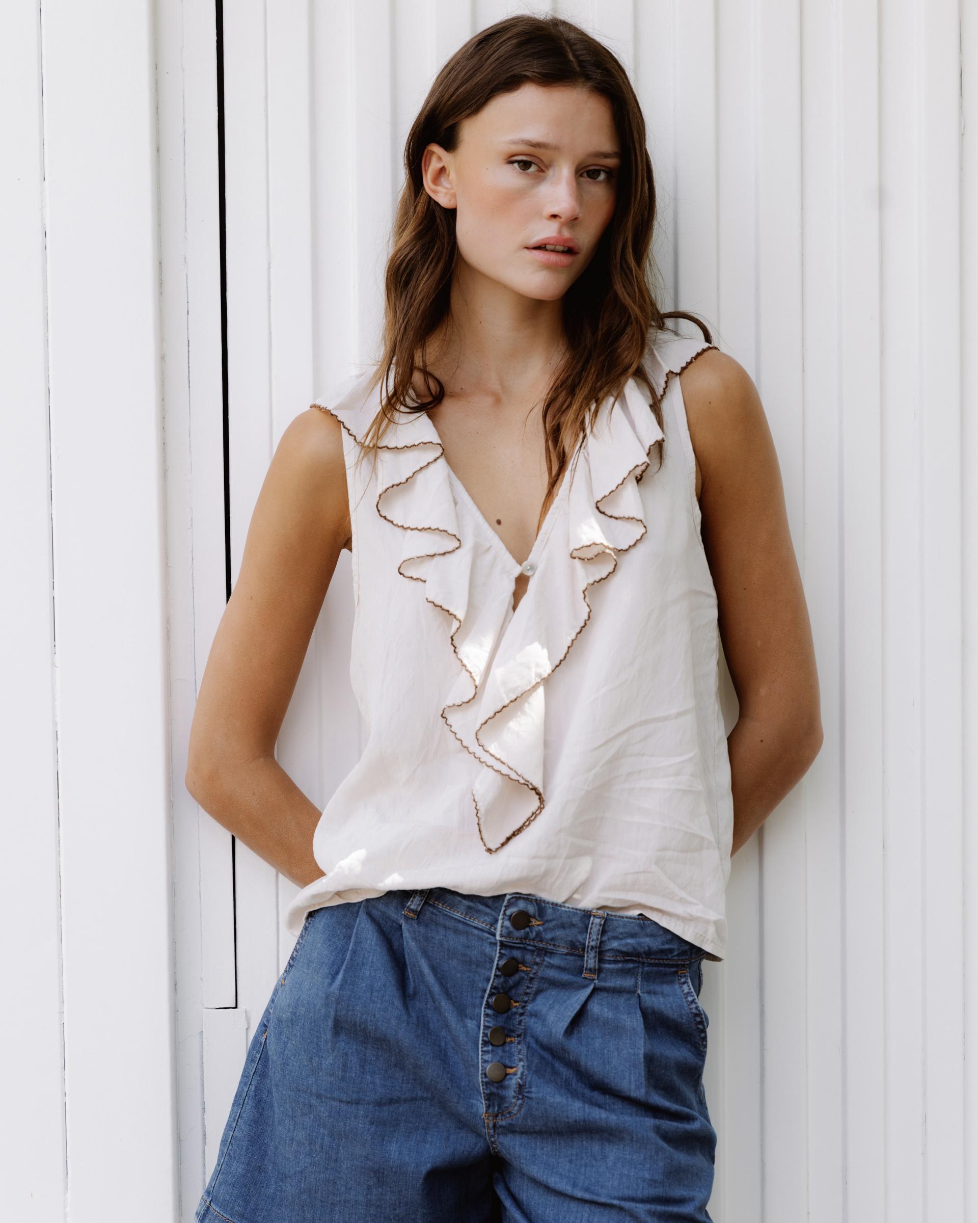 Blusa Volantes Contraste Crudo