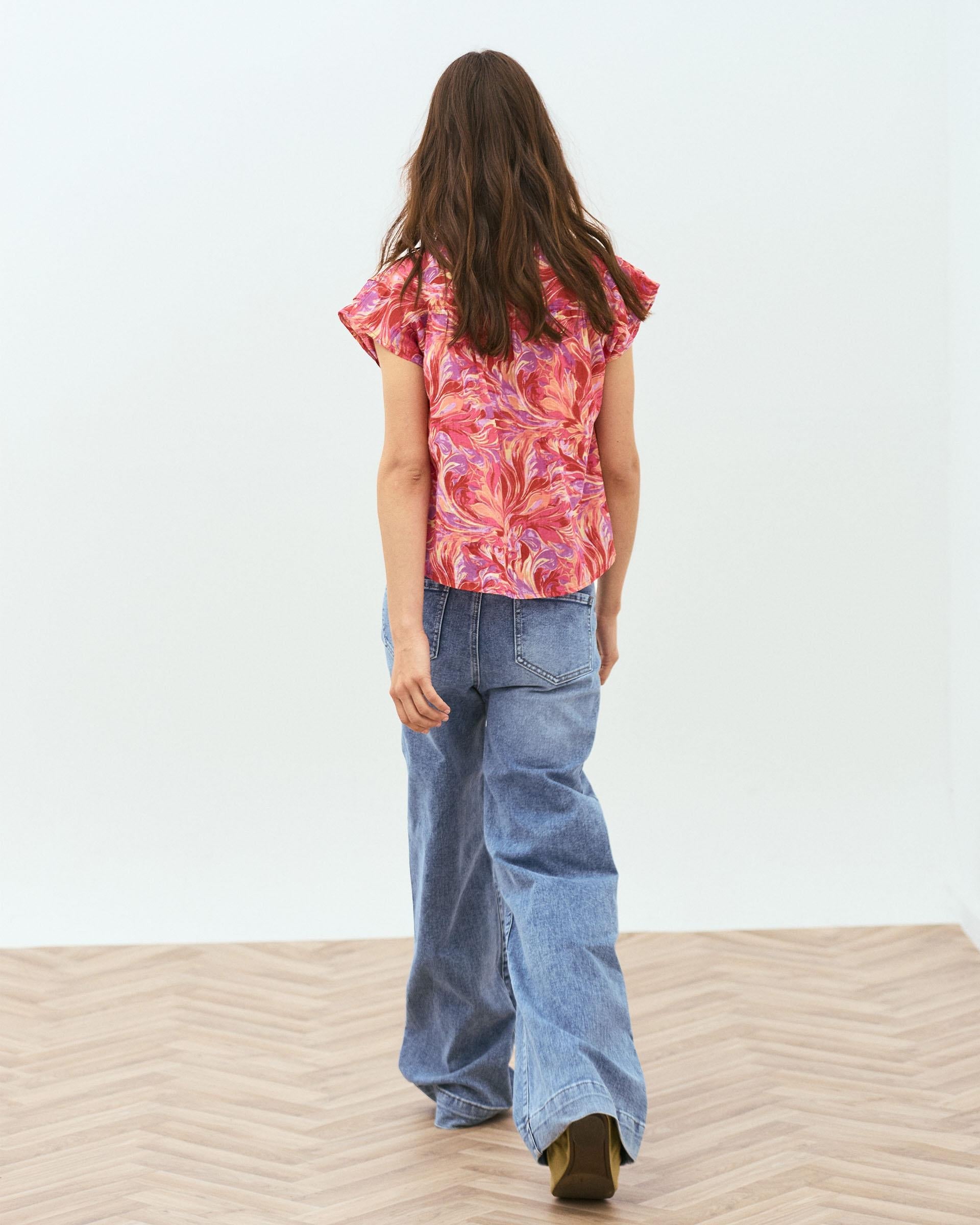 Camisa Sin Mangas Pliegues Estampado Floral Fucsia