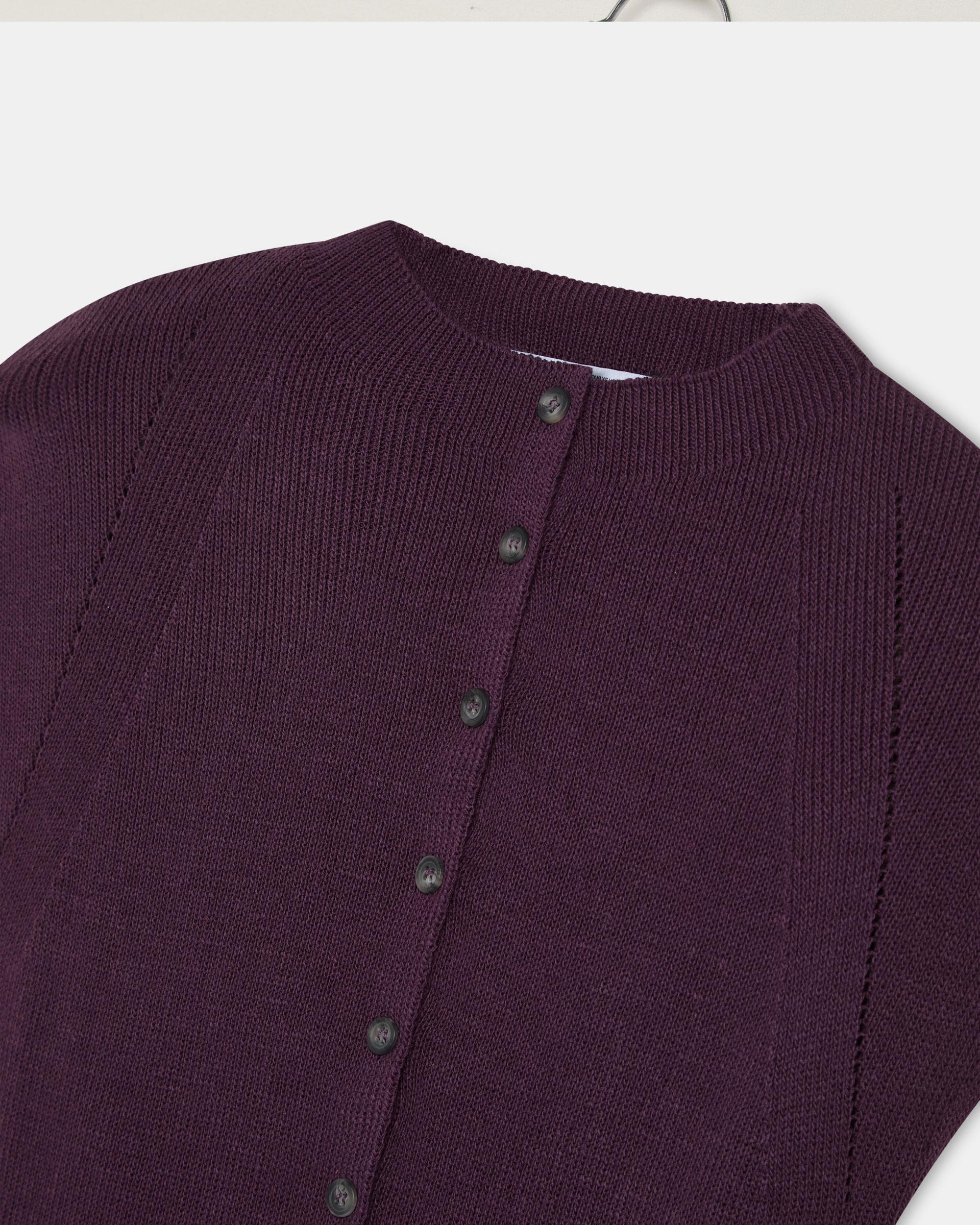 Top Botones Cuello Alto Morado