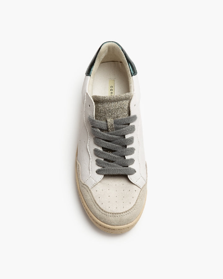 Sneakers blancas con detalles de verde