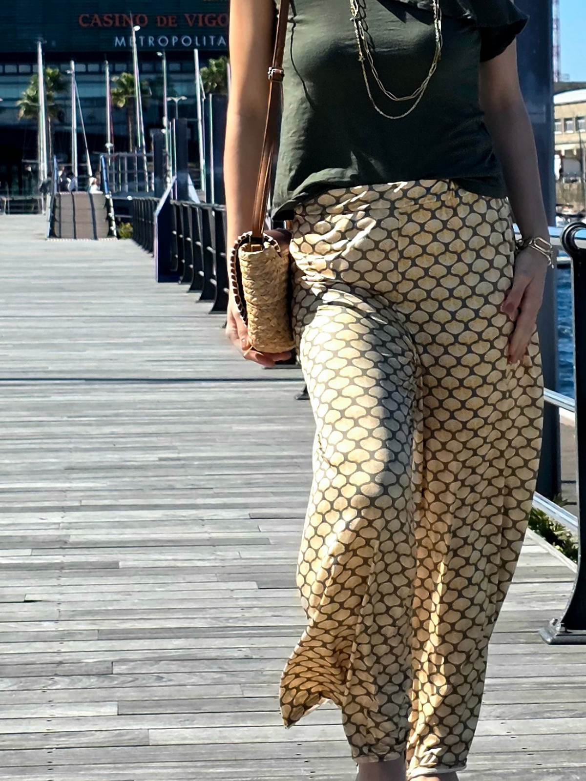 Pantalón Elástico Conchas Caqui