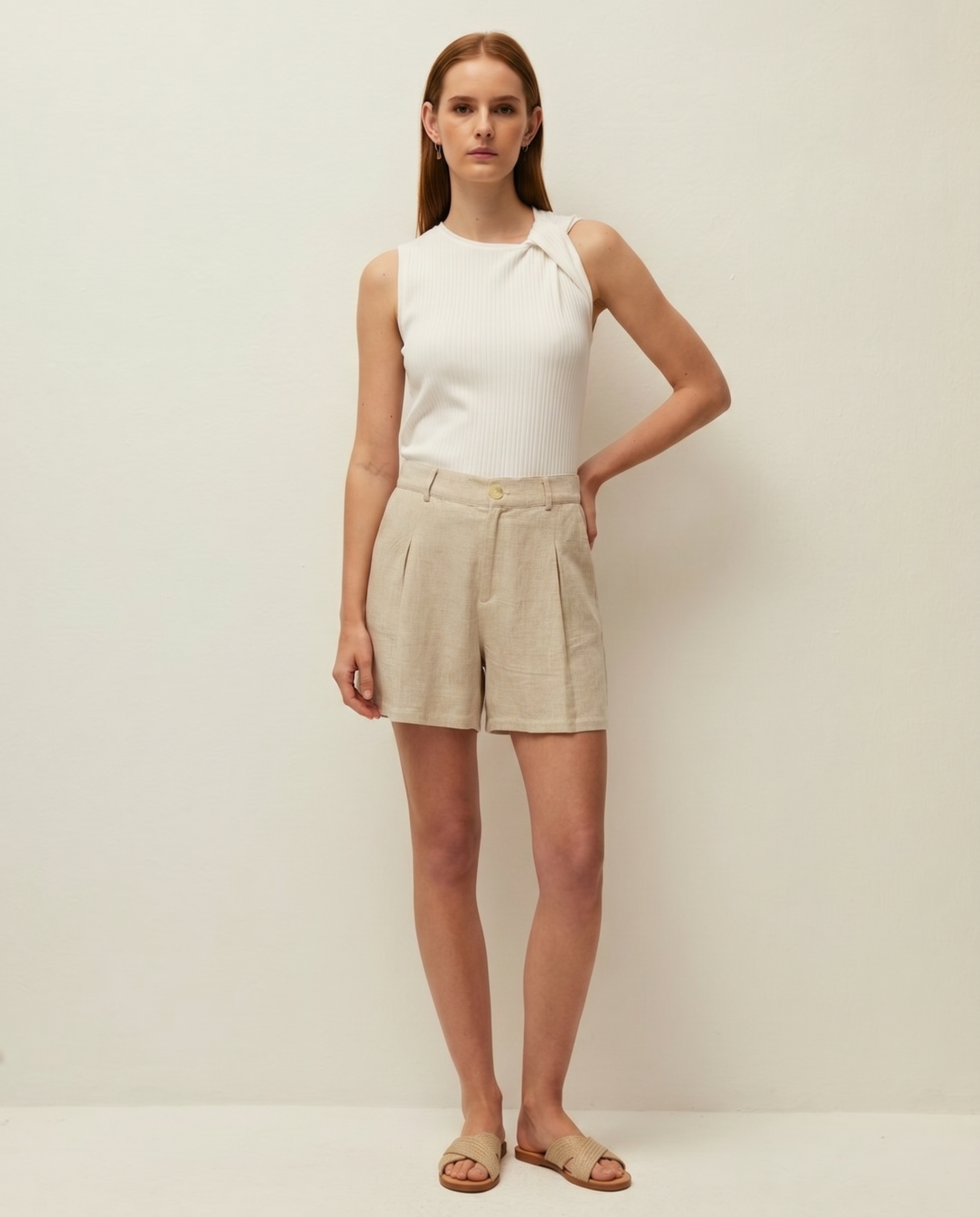 Short de lino con pinzas delanteras