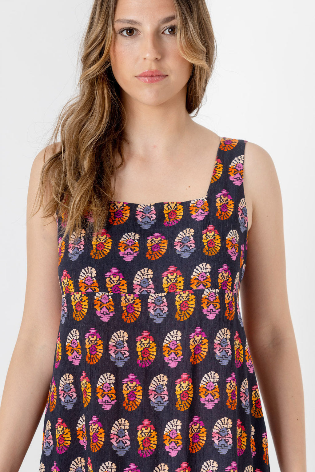 VESTIDO VIC ROSETONES