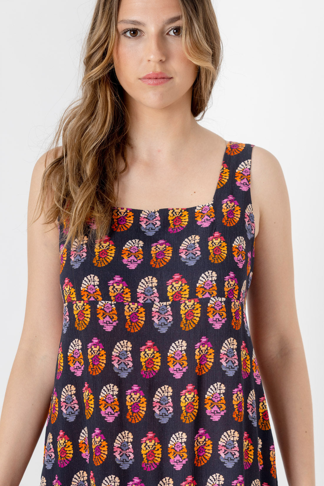 VESTIDO VIC ROSETONES