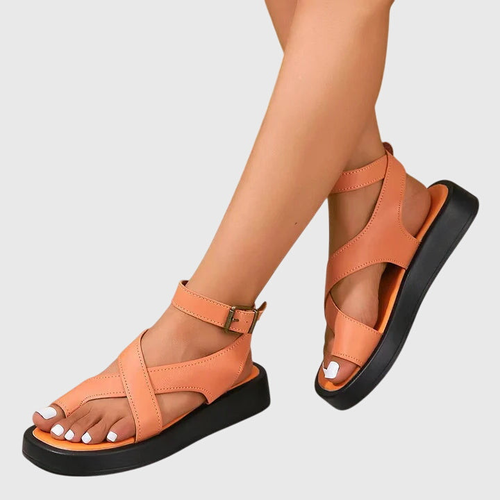 Abril | Sandalias ortopédicas con tira cruzada y hebilla