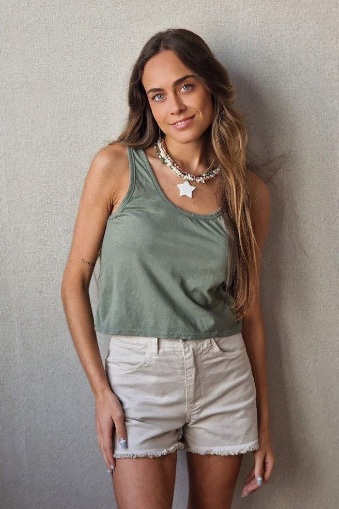 Crop top de asas en color verde militar