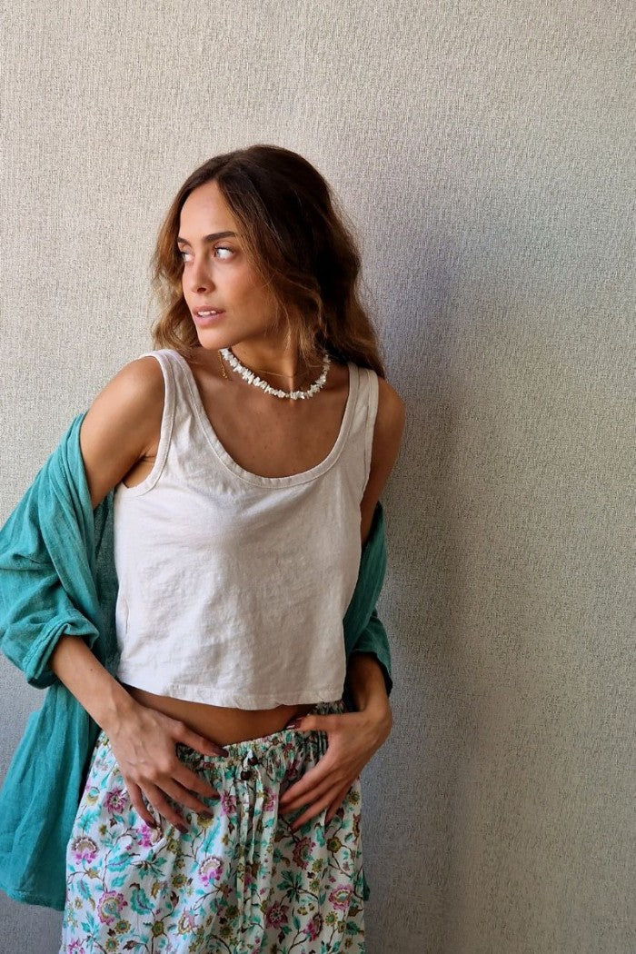 Crop top de asas en color beige