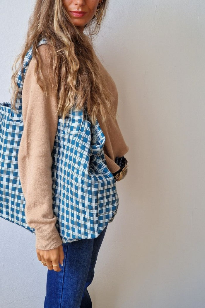 Bolso de tela acolchado con estampado de cuadros