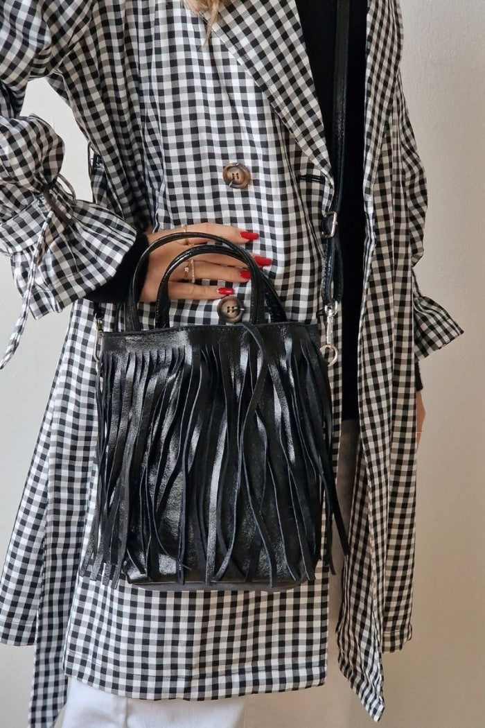 Bolso de piel liso con flecos negro