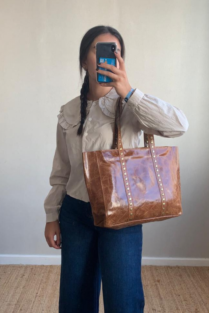 Bolso piel shopper tachuelas camel